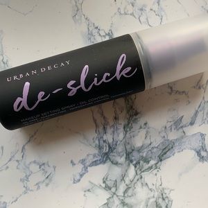 New Urban Decay De-slick oil control seting spray